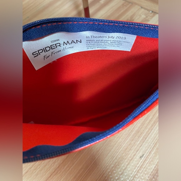 UNITED SPIDER MAN BUSINESS CLASS AMENITY KIT - Picture 4 of 7